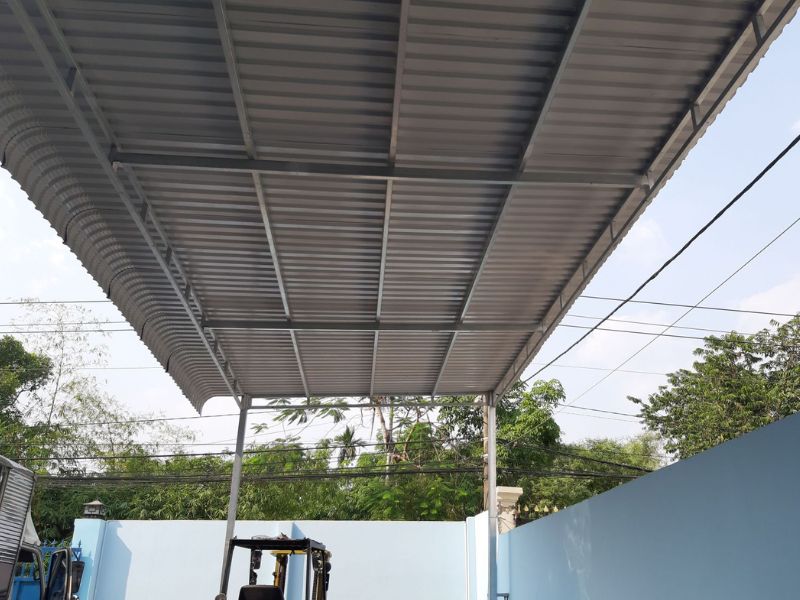 mái tôn che sân đẹp