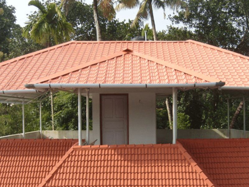 mái tôn che sân trước nhà