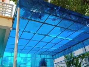 Mái che bằng tấm nhựa polycarbonate là gì? Những mẫu mái che nhựa polycarbonate đẹp nhất 2024